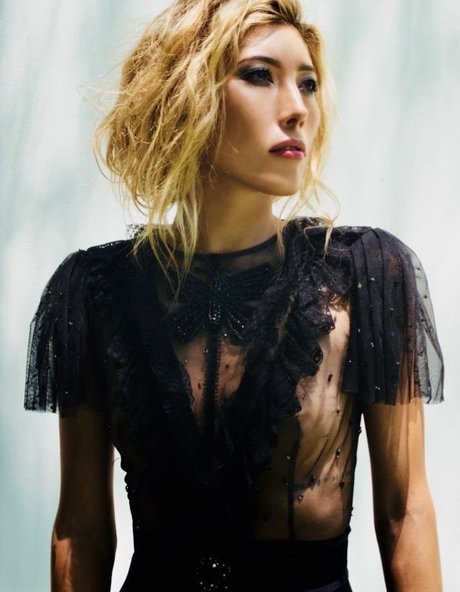 Dichen Lachman 完璧なモデル 写真