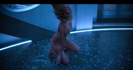 Dichen Lachman ヌードモデル 写真