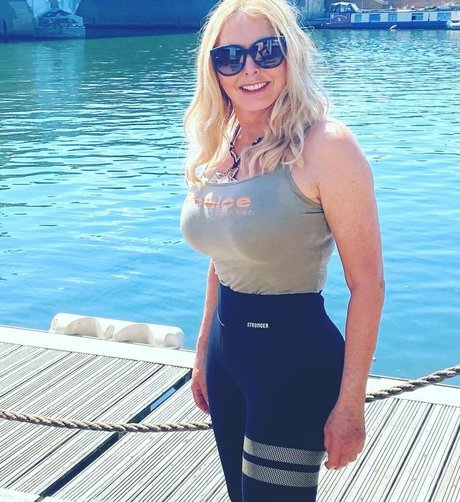 Carol Vorderman 高品質のスター 写真