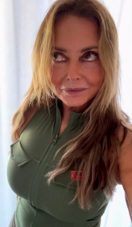 Carol Vorderman ポルノ女優 画像