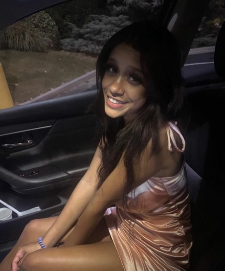 Lyla Troglin アダルト女優 写真