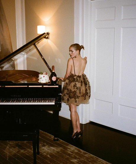 Kiernan Shipka ポルノスター アダルト 写真