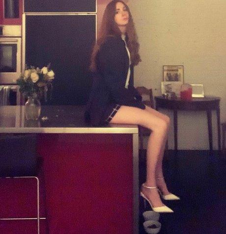 Karen Gillan ポルノスター 独占 画像