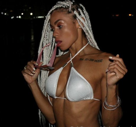 Briana Brandy ポルノスター エロティック 写真