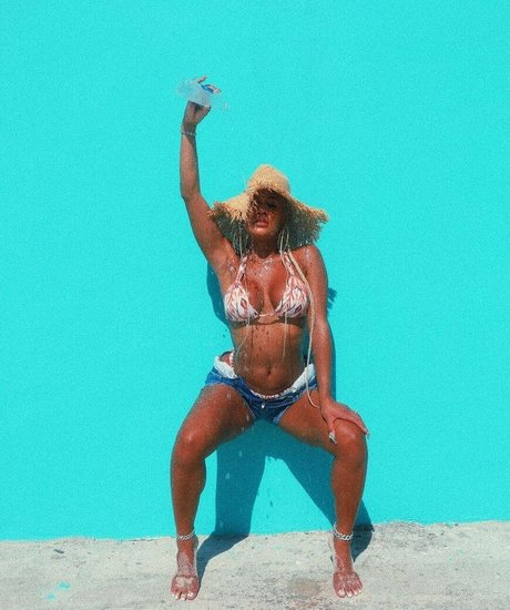 Saweetie ヌードスター 写真