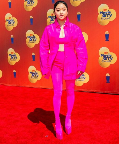 Lana Condor アダルトモデル 写真