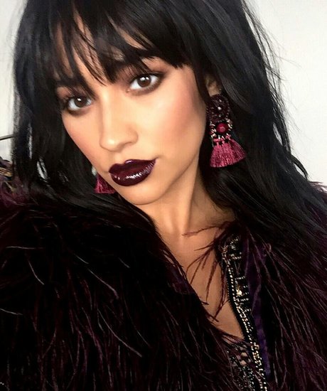 Shay Mitchell 限定スター ギャラリー