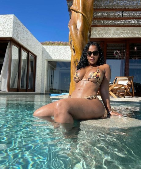 Ayisha Diaz ポルノスター ヌード アーカイブ