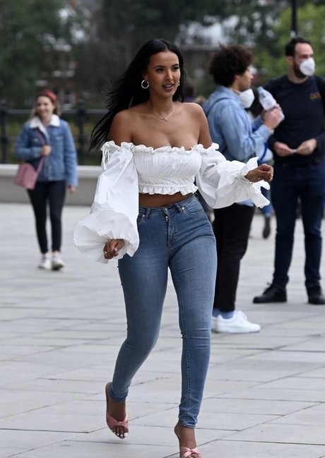 Maya Jama トップモデル 写真