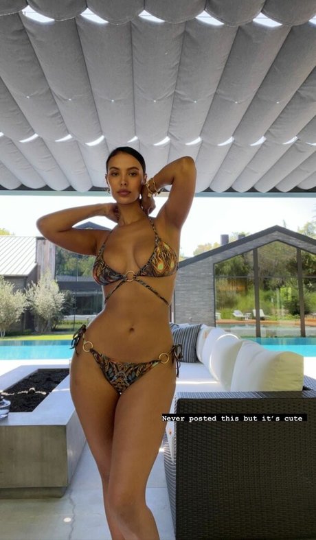 Maya Jama 素敵なスター 写真