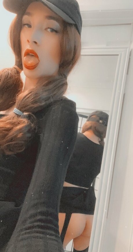 Stormy buns ヌードのポルノスター 画像