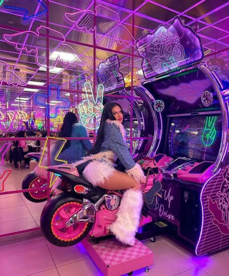 Vivi Wanderley エロティックなモデル 写真
