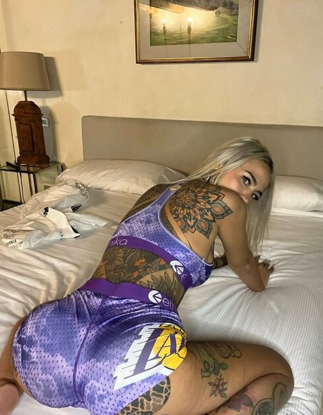 Fishball Suicide ポルノモデル 写真