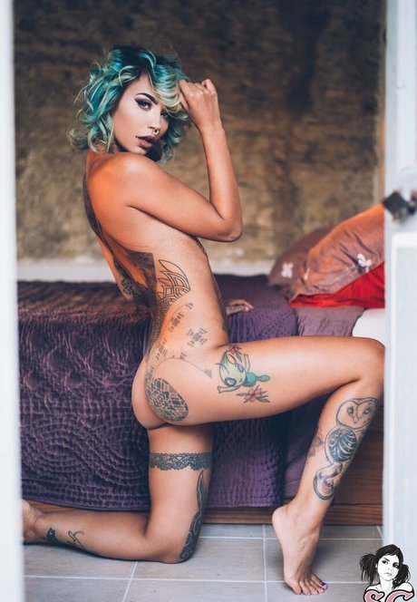 オルタナティブガールズオンリーファンズ 美しい 写真