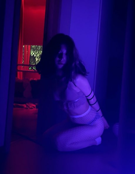 Lezzy Bunny ASMR xxxモデル 写真