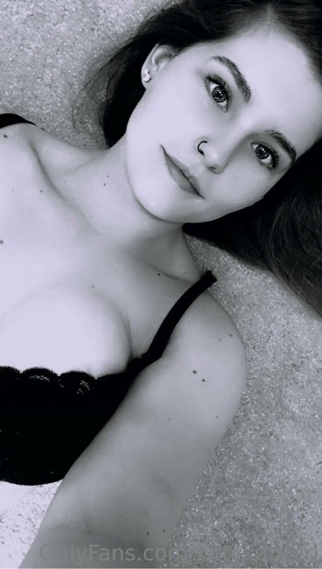 Kittykattgirl エロティックモデル 画像