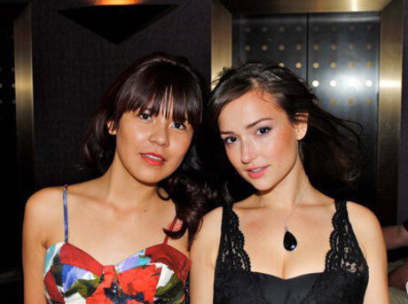 Milana Vayntrub ポルノスター セックス 写真