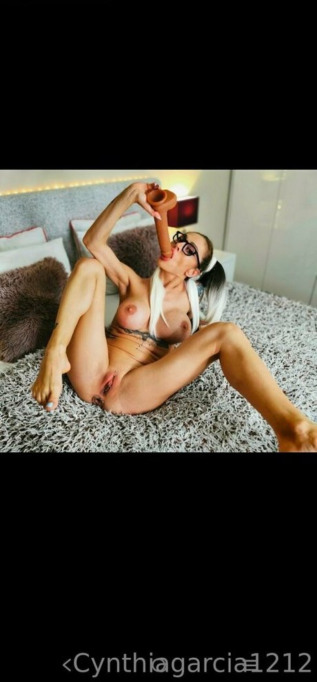 ダブル手コキ OnlyFans アート裸 写真