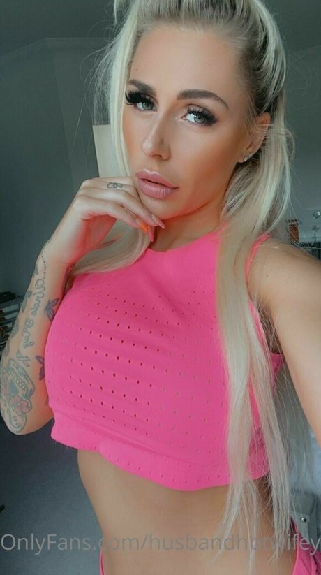 Hotwifey 可愛い女優 写真