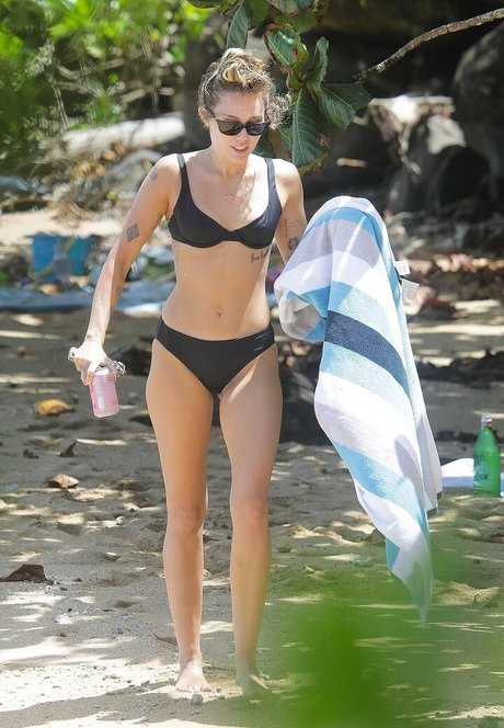 Miley Cyrus スター ヌード アーカイブ