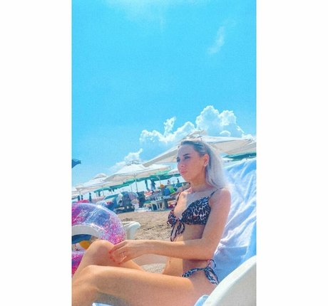 Minhas Edit ホットモデル 写真