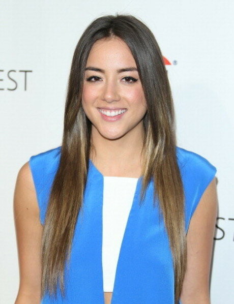 Chloe Bennet 裸のスター 写真
