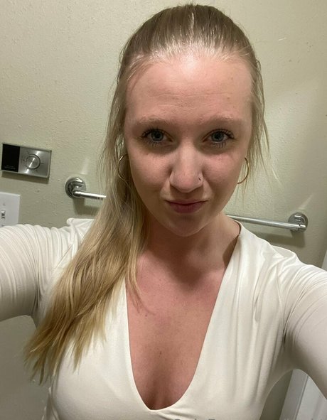 its kt 裸モデル 画像