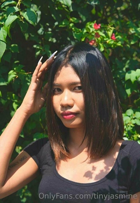 tinyjasmine 裸のポルノスター 写真