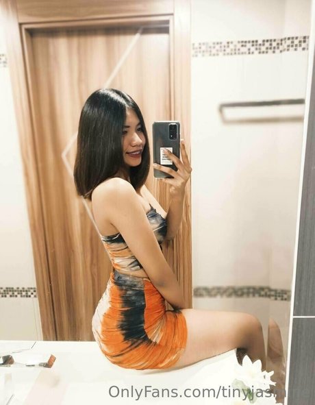 tinyjasmine ポルノモデル 写真