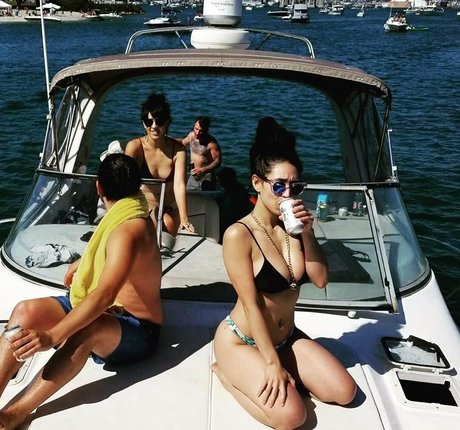 Cassie Steele ポルノスター ヌード 写真