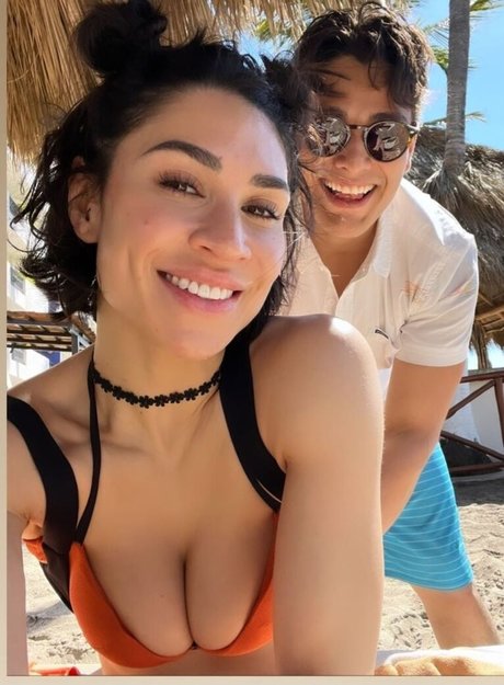 Cassie Steele セクシーモデル 写真