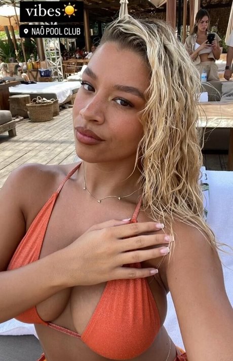 Molly Rainford ポルノスター セクシー ギャラリー