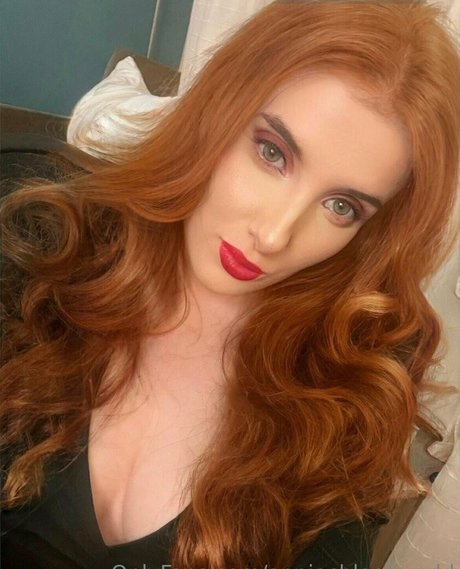 anniechloesworld ヌード女優 写真