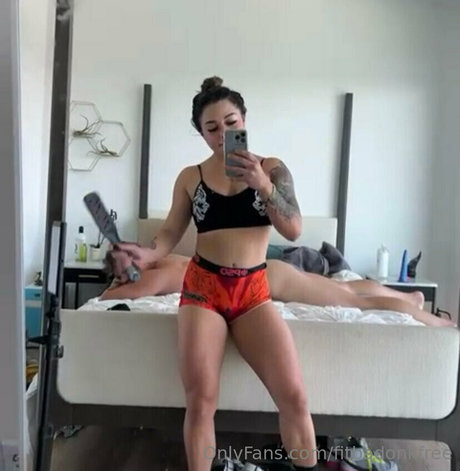fitbadonkfree 美しいモデル 写真