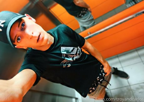 satin boys tc セクシーなスター 写真