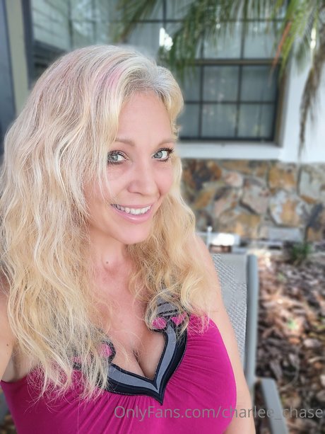 Charlee Chase 無料のポルノスター ギャラリー