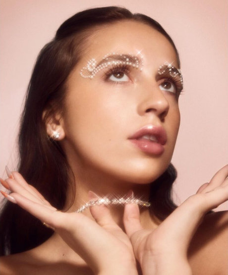 Tate McRae ポルノスター ヌード 写真
