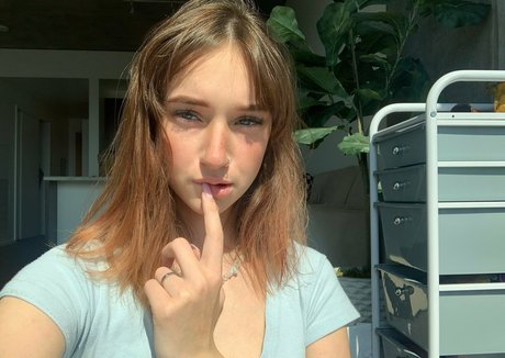 Melanie Marie アートスター 写真