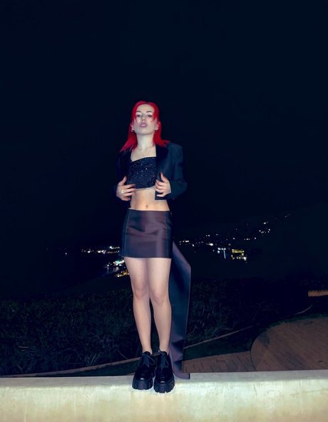 Ava Max アダルトスター 写真