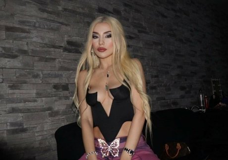 Ava Max 最高のスター ギャラリー