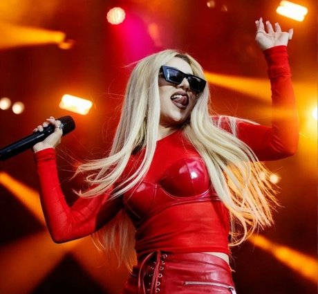 Ava Max ホットなスター 写真