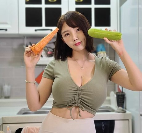 Velvet 7 エロティックモデル 写真