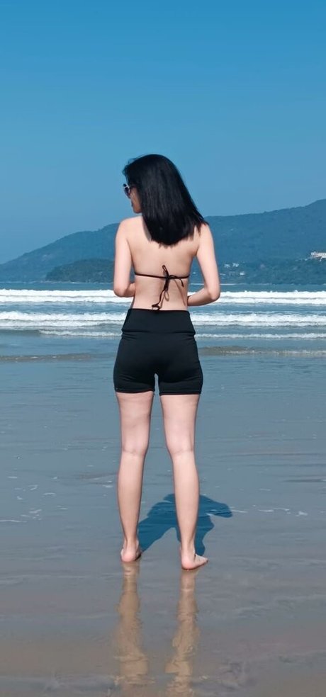 小さいペニスのシーメールOnlyFans ポルノ 写真