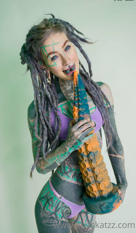 Anuskatzz アダルト女優 写真