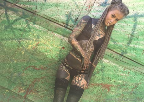 Anuskatzz 裸のモデル 写真