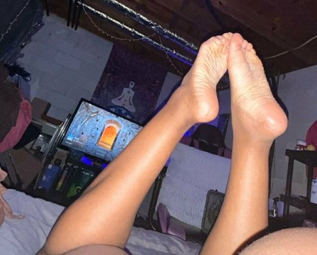 littleebonyfeet アダルト女優 ギャラリー