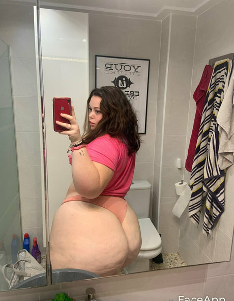 BBWキティOnlyFans アート裸 写真