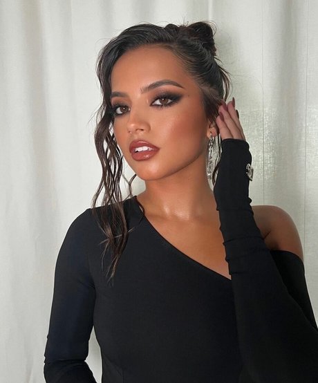 Isabela Merced HDスター ギャラリー