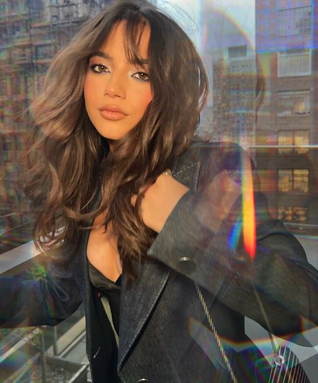 Isabela Merced 最高のモデル 写真