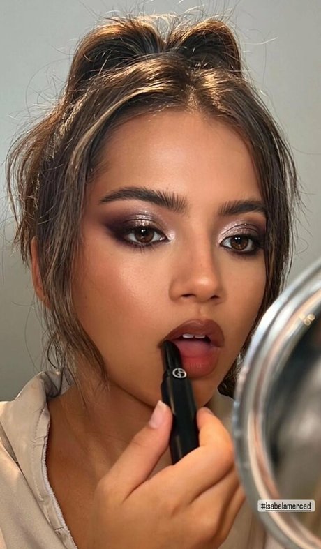 Isabela Merced 高品質モデル 写真